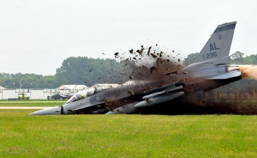 f-16-над-Лембергом:-наши-замерли-в-ожидании-премий